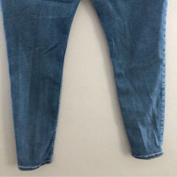Old Navy Rockstar super Skinny Mid Rise size 12 medium blue wash color - Picture 5 of 7